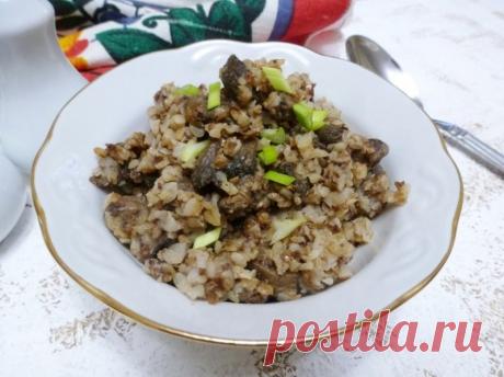 Гречневая каша с грибами Ингредиенты:Шампиньоны &mdash; 300 гЛук &mdash; 1 шт.Соевый соус &mdash; 5 ст. л.Сок лимона &mdash;2 ст. л.Крупа гречневая &mdash; 1 стак.Соль &mdash; по вкусуМасло растительное &mdash; 3 ст. л.Перец &mdash; 1 щепоткаПриготовление: Шампиньоны нарезать ломтиками. Полить соевым соусом и...