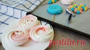 Безе Ингредиенты:Яичный белок — 2 шт.Сахар — 100 гСок лимона — 1 ч. л.Приготовление:1. Белки отделить от желтков.2. Белки, сахар и сок лимона соединить в чаше и поставить на водяную баню.3. Взбивать до появления пены 3-4 мин, затем убрать с плиты и на максимальной скорости...