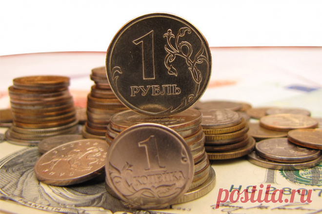 Почему рубль дешевеет, а Центробанку все равно