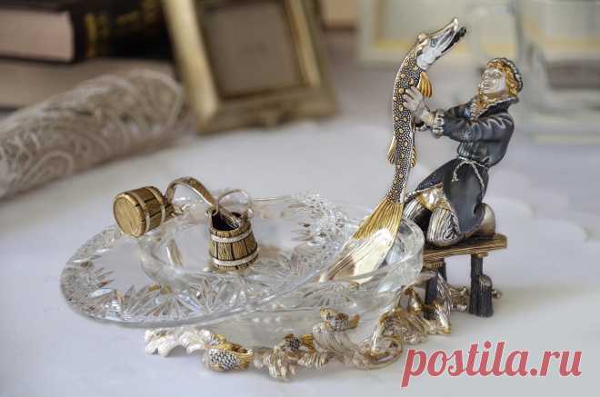 Икорница "По щучьему велению"  #икорница#русскоесеребро#икорницаемеля#емеля#серебро#щука#икра#хрусталь#подарок