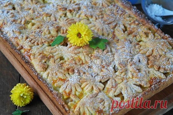 Яблочный песочный пирог.

Пироги с фруктами бывают вкусными и очень вкусными. Вот этот песочный пирог с яблоками как раз и есть очень вкусный! И это без преувеличений. Очень нежная основа прекрасно сочетается со сметанной заливкой и начинкой из яблок. А верхний хрустящий слой из «цветов» завершает это кулинарное великолепие. Нет, словами это невозможно объяснить. Пирог обязательно нужно печь и пробовать самому!

Вам потребуется:

Для теста:
Масло сливочное — 200 г
Мука — 2...