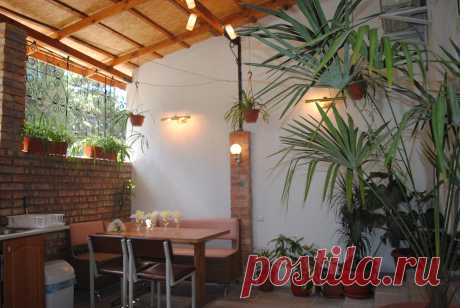 После хорошей работы надо отдыхать! 
 Гостевые номера в частном секторе со своим уютным &quot;итальянским&quot; двориком. Сайт: «Крымская волна» https://vip-yalta.ru
 Можно связаться с нами по телефонам:
          +79787388151, +79787388150
 Viber    +79787388151, +79787388150
 WhatsApp +79787388151, +79787388150
Skype     vipyalta