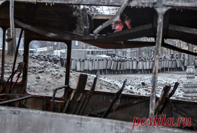 ФОТО ДНЯ... разве это не страшно, ЛЮДИ, будьте людьми...
Киев, Майдан...