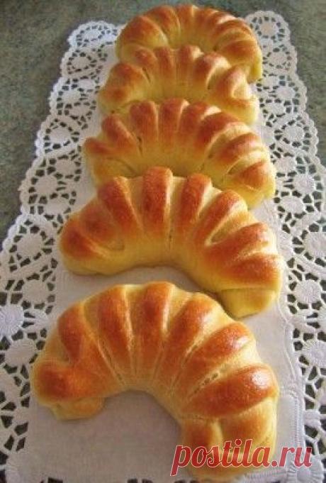 Пирожки разных видов формовки с рисово-мясной начинкой