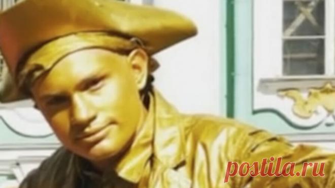 В Петербурге фотосессия закончилась для аниматора в костюме Петра I уголовным делом. В Петербурге правоохранители задержали мужчину в костюме Петра I после заявления недовольного туриста. Об этом сообщает Telegram-канал "Mash на Мойке". Инцидент произошел на Дворцовой площади. Путешественник из Ульяновска гулял ...