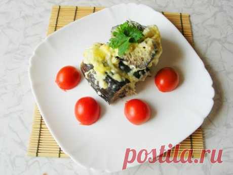 Запеченные баклажаны с сыром и яйцом по сметано-майонезным соусом