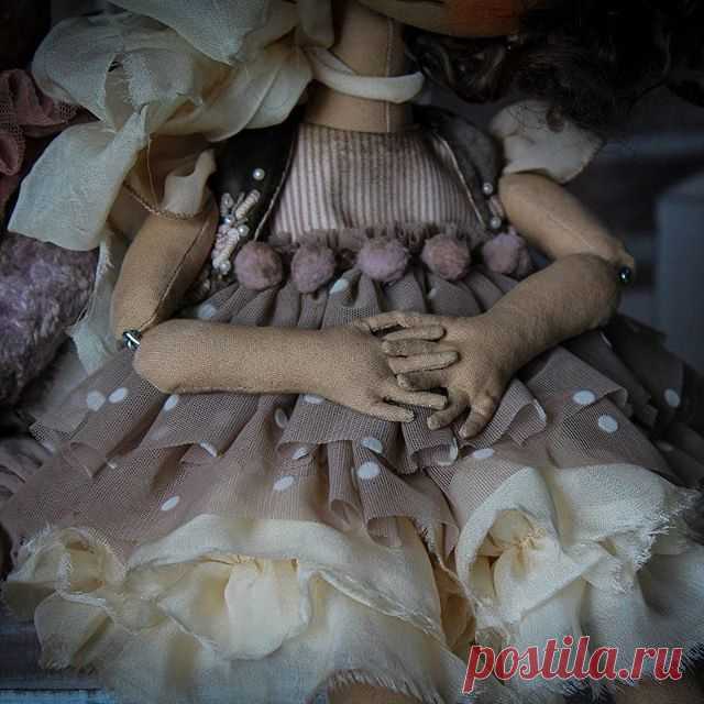 Пюпетта. Дитя цирка. Текстильная марионетка. Сидит самостоятельно. Вся одежда, колпак снимаются. Единственный экземпляр. ВОЗМОЖНА БРОНЬ
___________________________
#куклыручнойработы #куклысазанович #куклы #текстильныекуклы #текстильнаякукла #авторскаякукла #ярмаркамастеров #большиеглаза #рисуемлицокукле #рисуемглаза #livemaster #dollstagram #doll #art #dollartist #artist #pupettes #marionnet #textil #marionnettextil #teddy #bear #teddybear #circus