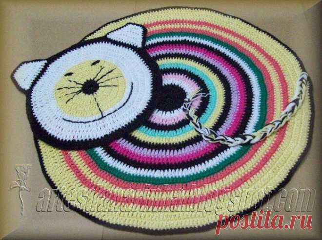 Пледики, коврики и одеялка.