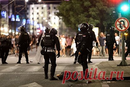 Вучич пообещал решительные действия для установления мира в Сербии