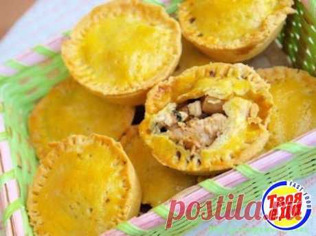 Закрытые тарталетки с курицей, грибами и шпинатом