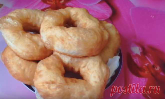 Смешиваем муку с водой и сразу на сковородку: вкуснейшие пончики без возни