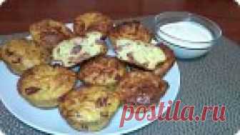 Кабачковые кексы (маффины) с копченой колбаской.Вкуснее не бывает! В разгар овощного сезона предлагаю приготовить очень вкусные кабачковые кексы с копченой колбаской.Совет -готовьте сразу две порции-съедаются мгновенно...