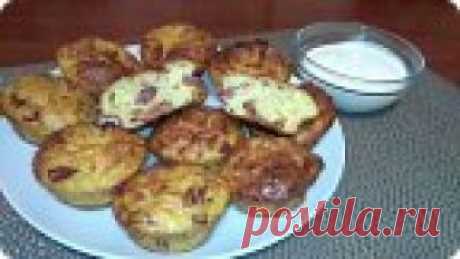 Кабачковые кексы (маффины) с копченой колбаской.Вкуснее не бывает! В разгар овощного сезона предлагаю приготовить очень вкусные кабачковые кексы с копченой колбаской.Совет -готовьте сразу две порции-съедаются мгновенно...