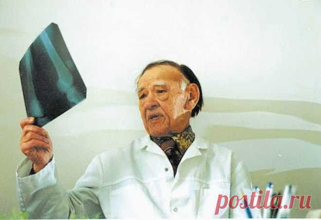 Хирург из Книги рекордов Гиннесса рассказал, что надо есть, чтобы жить долго и умереть во сне Советы профессора-долгожителя.