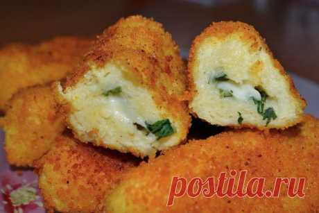 Картофельные палочки с сыром
Ингредиенты:
5 средних варёных картофелин
2 яйца
100 г панировочных сухарей
100 г твёрдого сыра
2-3 ст. л муки
растительное масло (для жарки)
чёрный молотый перец, соль - по вкусу
кориандр, (по желанию)
куркума *(необязательно)
кайенский перец, фенхель (по желанию)
Можно добавить свои любимые специи по вкусу!
Рецепт не умещается((