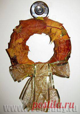 Осенний венок из листьев