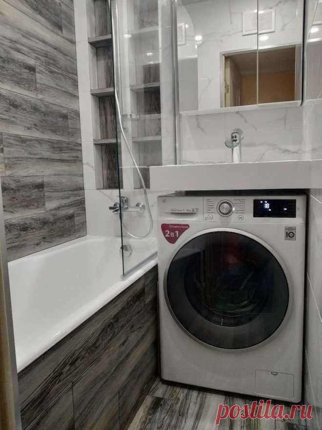 Отлично спланировали ванную комнату на 2,5 м², уместив туда даже стиральную машину | DESIGNER... Отличная ванная комната с хорошим интерьером и грамотной организацией.