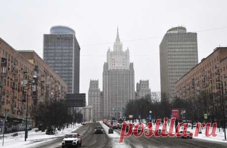МИД: брошенная сыном в Мехико пожилая россиянка прилетела в Москву. Женщина была оставлена родственниками на пороге консульства РФ.