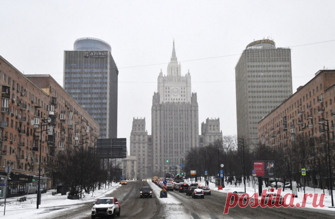МИД: брошенная сыном в Мехико пожилая россиянка прилетела в Москву. Женщина была оставлена родственниками на пороге консульства РФ.