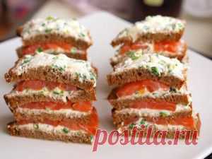 Закуска из копченого лосося с ржаным хлебом