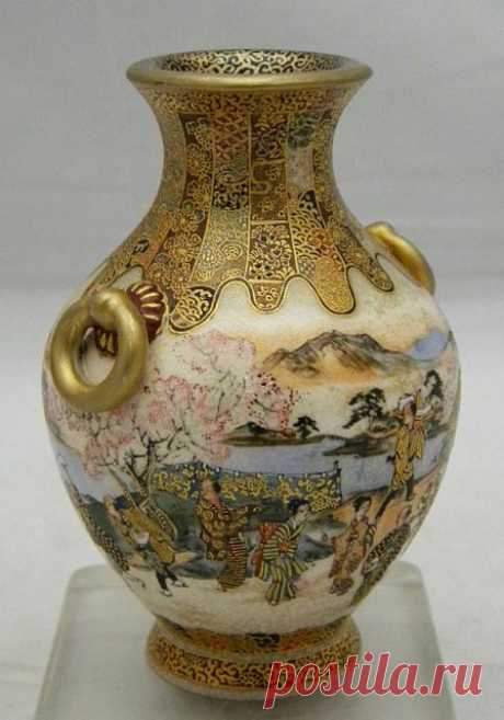 Fine Japanese Satsuma Vase w/ handles &amp; panoramic decoration