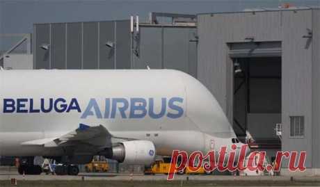 Во Франции испытали первый серийный Beluga XL В Airbus осуществили лётные испытания первого серийного самолёта (второго по общему счёту), который предназначен для транспортировки негабаритных грузов. Речь идёт о воздушном транспортнике Beluga XL...