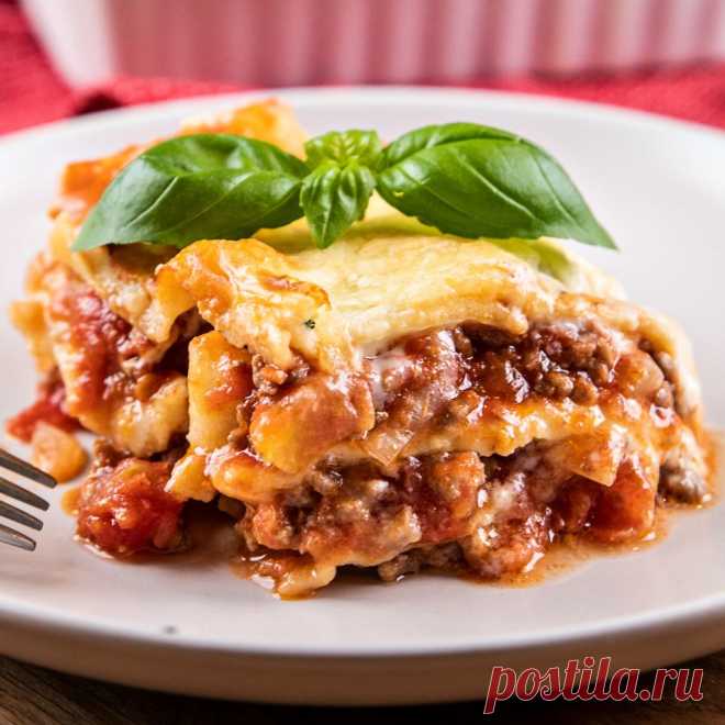 Das beste Lasagne Rezept - Leckere Ideen Du bist auf der Suche nach einem richtig guten Lasagne Rezept? Dann bist du hier genau richtig. Wir zeigen dir, wie du in nur vier Schritten eine hervorragende Lasagne zaubern kannst, übrigens auch in der Spinat– und in der Gemüse-Variante. Bist du bereit für die Königin der Nudelaufläufe? Dann ran an das Basilikum, jetzt wird …