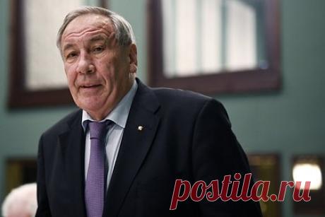 Тарпищев оценил отказ украинских теннисисток от рукопожатий с россиянками. Президент Федерации тенниса России Шамиль Тарпищев прокомментировал отказ украинок от рукопожатий с россиянками после матчей. «Я считаю, что спорт вне политики, он должен придерживаться определенных норм поведения, которые должны быть во всех видах», — заявил глава организации.