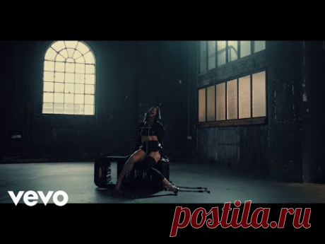 Скачать клип Melanie C - Sweat (2025) бесплатно