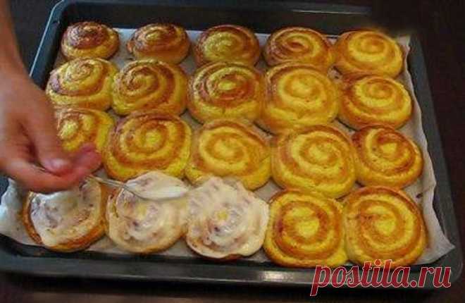 Cuib de viespi la cuptor - un desert rapid, delicios și aspectuos! - Bucatarul Vă prezentăm o rețetă de melcișori-cuiburi delicioși cu brânză de vaci. Este un desert deosebit de apetisant și aromat, ce creează impresia că se prepară foarte dificil. Venim să vă dovedim faptul că acesta poate fi pregătit chiar și de gospodinele începătoare. Obțineți o prăjitură deosebit de moale, dulce și aromată, ce cu siguranță nu va lăsa pe nimeni indiferent. Ingrediente pentru aluat – 35...