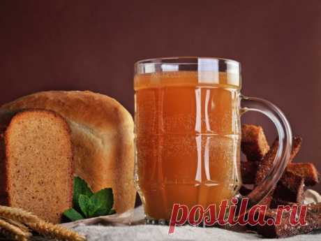 Квас хлебный с медом и изюмом и закваска для него   НАПИТКИ Ингредиенты: • Хлеб (бородинский (2 буханки)) — 800 г• Мед — 2 ст. л.• Сахар — 400 мл• Дрожжи (сухие) — 2 ч. л.• Изюм — 50 г• Вода — 10 л Делаем квас Хлеб режем кусочками, как на бутерброды.
