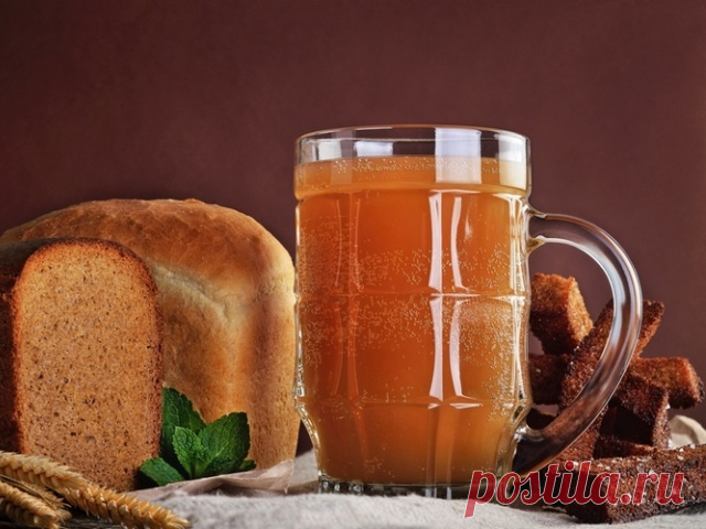Квас хлебный с медом и изюмом и закваска для него   НАПИТКИ Ингредиенты: • Хлеб (бородинский (2 буханки)) — 800 г• Мед — 2 ст. л.• Сахар — 400 мл• Дрожжи (сухие) — 2 ч. л.• Изюм — 50 г• Вода — 10 л Делаем квас Хлеб режем кусочками, как на бутерброды.