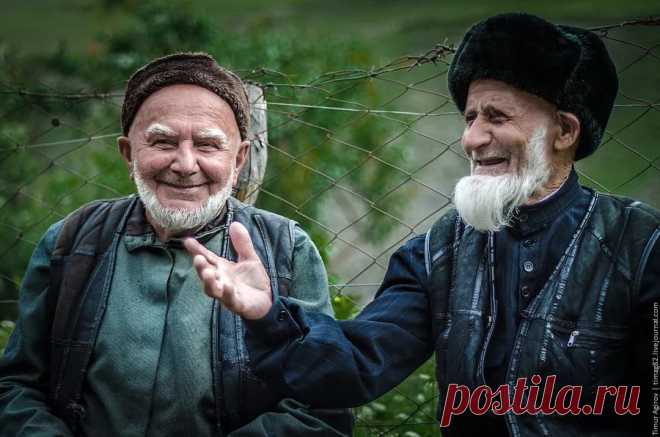Пословицы Кавказа и Китая о том, что больше всего портит женщин
«Вот такую жену мне Бог послал» — рассказывает о своей жизни 50-ти летний Сергей. Вообще, жен у него было четыре. Все на одно лицо. Нравится ему типаж, колени подкашиваются, когда видит миниатюрных улыбчивых блондинок. Вот только ужиться ни с одной не смог. Каждый брак — как шторм в море. Меня сначала глагол «послал» коробил. Как […]
Читай дальше на сайте. Жми подробнее ➡