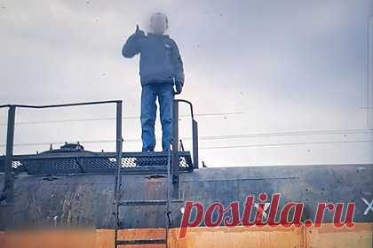 В России 12-летний зацепер прокатился на вагоне с серной кислотой и поплатился