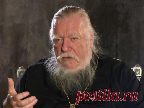 Свинья на небо не может посмотреть, у нее на загривке кусок сала – так и мы: только все земное, только есть, пить, тряпки и развлечения. Рим, огромная империя, из-за чего погиб? Жаждал хлеба и зрелищ, только развлекаться и объедаться. И мы в таких же превратились.
 Когда-то Святая Русь теперь интересуется только экономикой, едой и развлечениями: книжечки, журнальчики, театры, кино, вино, домино, телевидение, порновидео и что угодно. А душа в забвении. Вот поэтому мы приближаемся к ужасу, сдвига