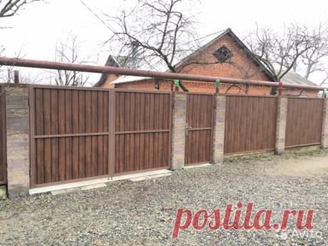 Дом 58 м² на участке 3 сот. Продается половина кирпичного дома в районе кафе "Водолей ". Две комнаты. Большие светлые пластиковые окна. Капитальный ремонт,новая электро-проводка,водопровод и канализация. В кухне стены под венецианку.В кухне,коридоре и ванной - тёплые полы. Дом ...