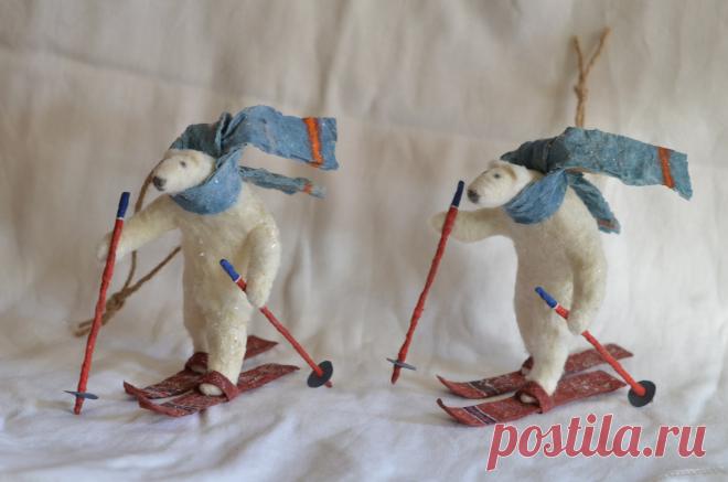 Склеиваем все детали. Посыпаем слюдой, предварительно нанеся клейстер или ПВА