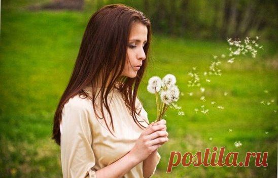 ЗАГОВОР ОТ НЕСЧАСТИЙ-Заговор от болезней и несчастий 
По щелям-пропастям, несчастья, разбегитесь, тараканами да мышами под полом сгиньте. Подлые страхи, лютые боли с собой унесите. Чистой воды из колодца принесу, дом мой омою, жизнь мою отчищу. Отчищу, отбелю до бела, чтоб сверкало и сияло. Жизнь моя, стань чистой и светлой. Тьма, пропади и скройся навек. Путь к свету мне откройся. 
Бывает, что наваливается все сразу – неудачи, болезни, мелкие и крупные неприятности. Этот заговор как раз на тако