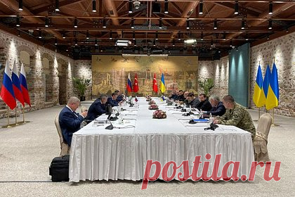 На Украине раскрыли еще одно требование России на переговорах 2022 года. Какое условие ставила Москва?. Глава Минюста Украины Денис Малюська, входивший в украинскую делегацию на переговорах с Россией, раскрыл еще одно требование Москвы на переговорах в Стамбуле. В ходе переговоров весной 2022 года российская делегация настаивала на отказе Киева от требования репараций и компенсаций.