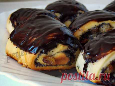 Булочки с маком и изюмом в шоколаде.