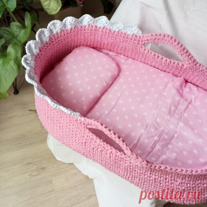 Бабушка вяжет