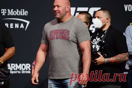 Глава UFC объяснил отказ бойцов от поединков с Чимаевым. Президент UFC Дэйна Уайт объяснил, из-за чего возникают сложности с организацией поединков для шведского бойца смешанного стиля (MMA) чеченского происхождения Хамзата Чимаева. «Никто не хочет драться с Чимаевым. Парни боятся его. Я уверен в этом на 100 процентов», — заявил Уайт.