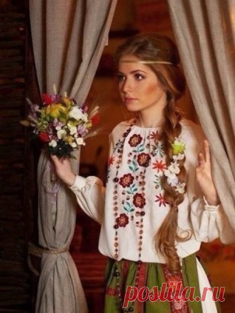 ДЛИННЫЙ ПОДОЛ - ЖЕНСКИЙ ОБЕРЕГ
Если вспомнить как были одеты женщины прежних цивилизаций, то мы увидим их в платье или юбке: гречанку – в хитоне, египтянку – в калазирисе (кусок материи, обертывающий фигуру от щиколоток до груди, поддерживаемый одной или двумя бретелями), римлянку – в тунике, славянскую женщину – в сарафане, женщину Индии – в сари, японку – в кимоно. Вплоть до ХХ века юбки меняли фасоны, но никогда не исчезали из женского гардероба. Сегодня они, во всяком ...