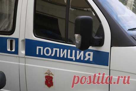 Покупатель убил кувалдой россиянина во время подписания договора о продаже авто. В Краснодаре 44-летнего россиянина задержали за убийство 30-летнего жителя станицы Новотитаровской. По данным следствия, подозреваемый, у которого не было постоянной работы, решил похитить чужую машину и продать ее. Он нашел объявление незнакомого мужчины, который продавал автомобиль Lada Granta.