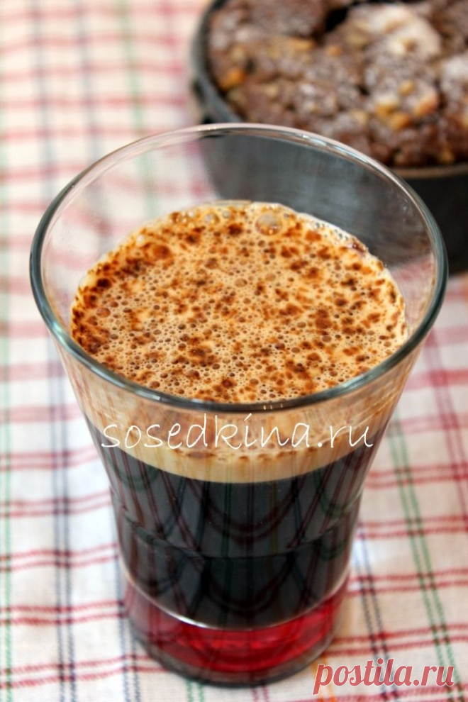 Энергетический коктейль из Coca-cola (Кока-колы) и кофе.