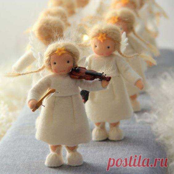 (8) Facebook