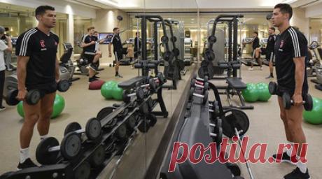 Реабилитолог считает проблемой то, что многие футболисты подражают Роналду. Реабилитолог московского «Локомотива» Надежда Смирнова согласилась со мнением, что многие футболисты вдохновляются примером нападающего саудовского «Аль-Насра» и сборной Португалии Криштиану Роналду и слишком много времени проводят в зале. Читать далее