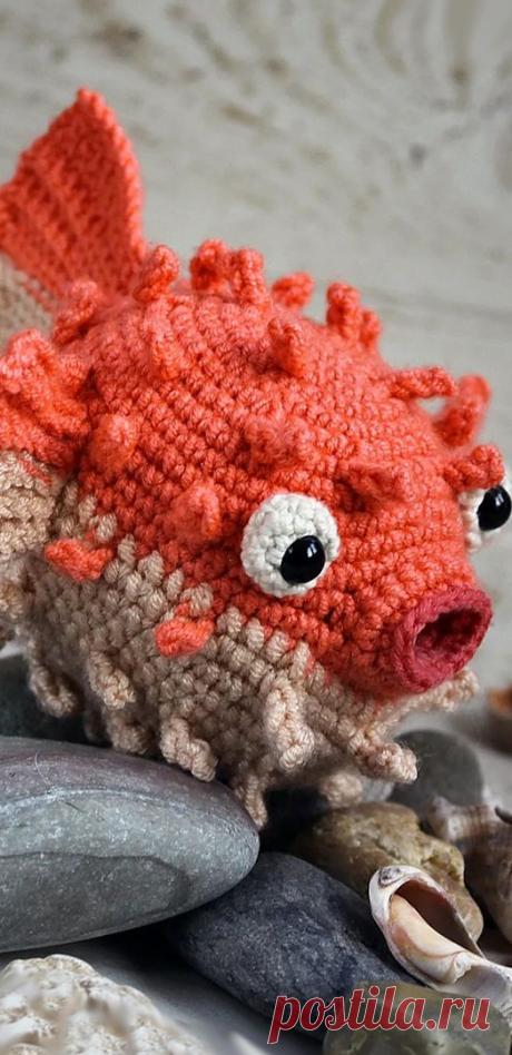 PDF Рыба Фугу крючком. FREE crochet pattern; Аmigurumi toy patterns. Амигуруми схемы и описания на русском. Вязаные игрушки и поделки своими руками #amimore - Рыба, маленькая рыбка фугу.