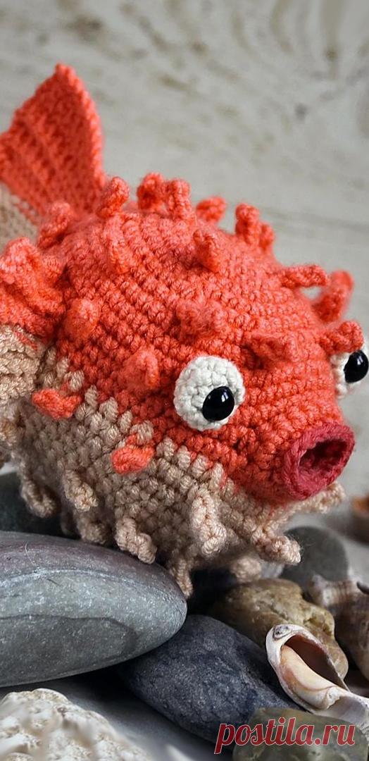 PDF Рыба Фугу крючком. FREE crochet pattern; Аmigurumi toy patterns. Амигуруми схемы и описания на русском. Вязаные игрушки и поделки своими руками #amimore - Рыба, маленькая рыбка фугу.