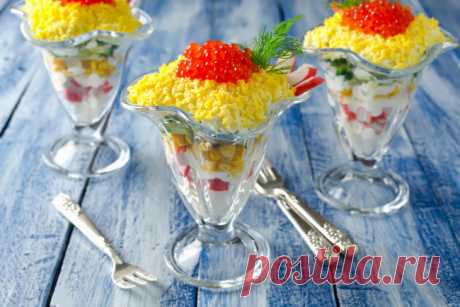 Рецепт на 8 Марта: слоеный крабовый салат Вкусный и красивый праздничный салат